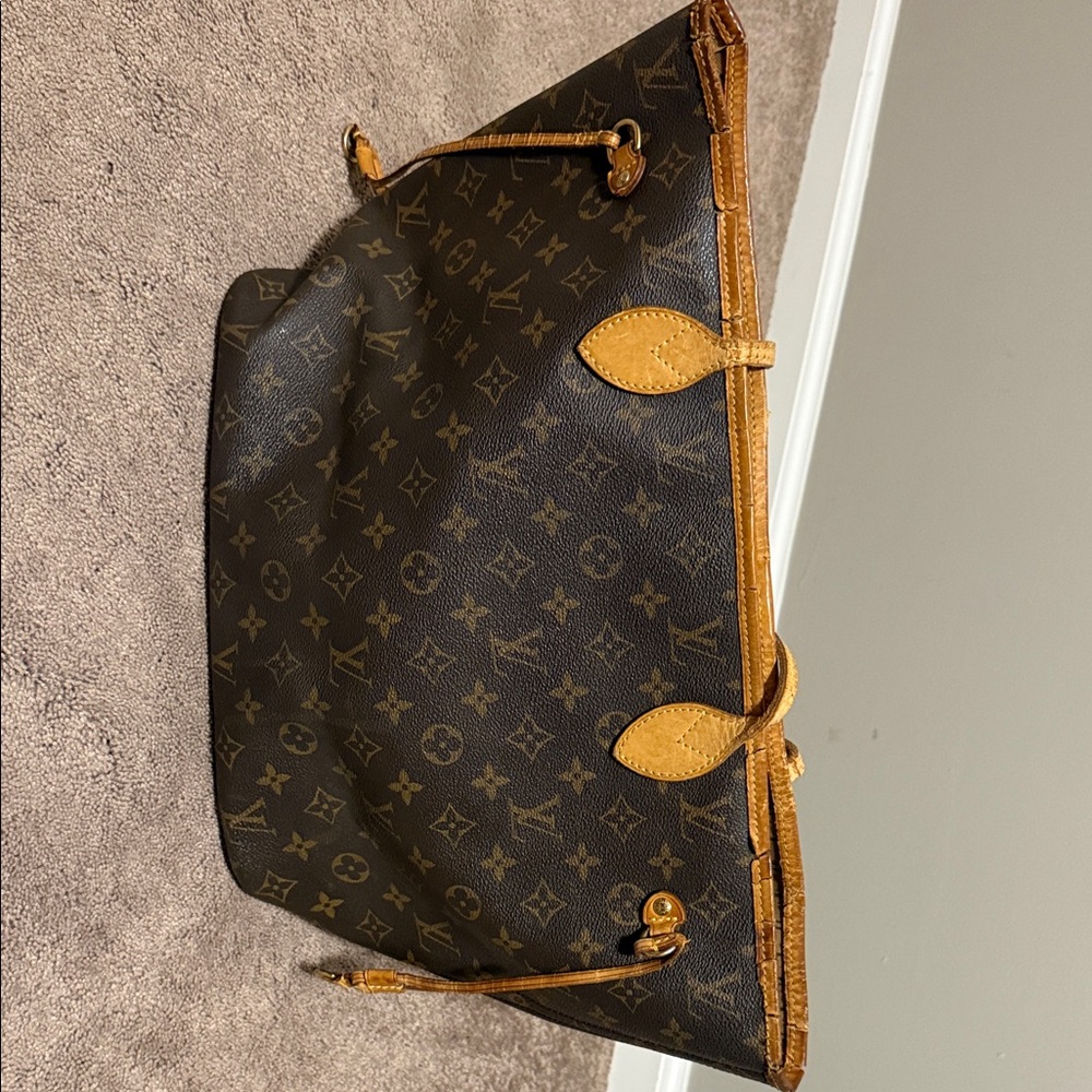 Louis Vuitton Classic Monogram Neverfull - Picture 2 of 15
